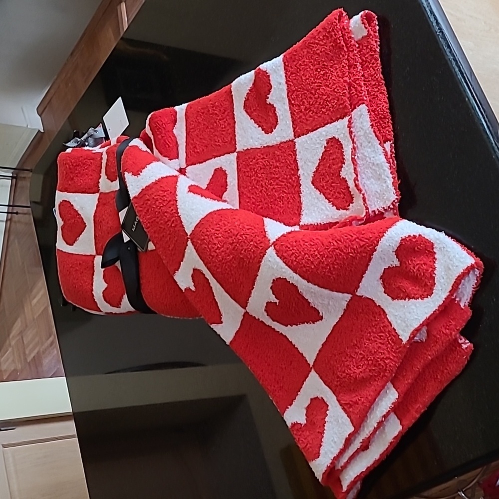 Oversized Hearts Throw